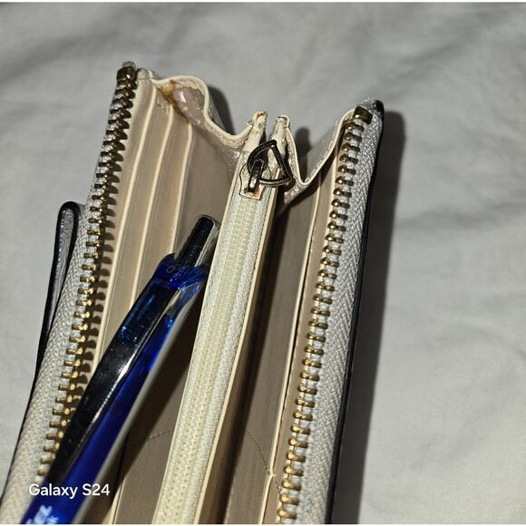 Kate Spade Ligth Gray And Silvet Wristlet - Picture 8 of 13